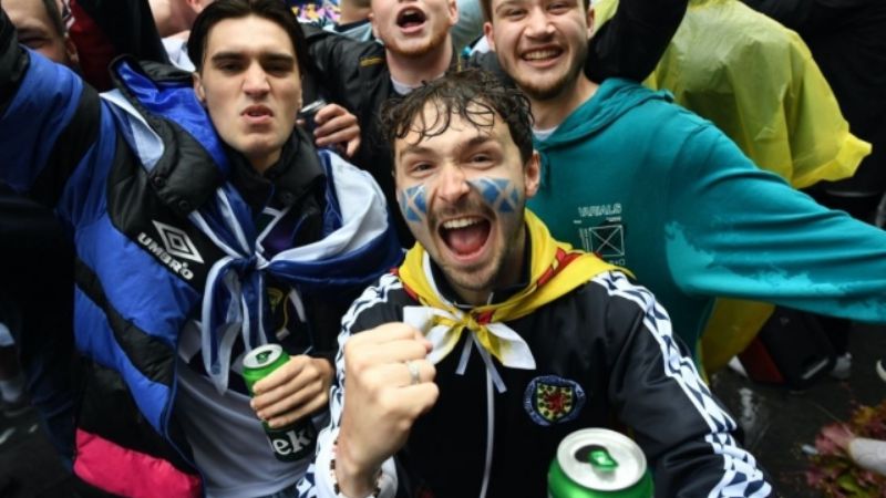 Sự cuồng nhiệt trong tình yêu bóng đá của người hâm mộ Scotland mang lại sự lo lắng cho cảnh sát Đức