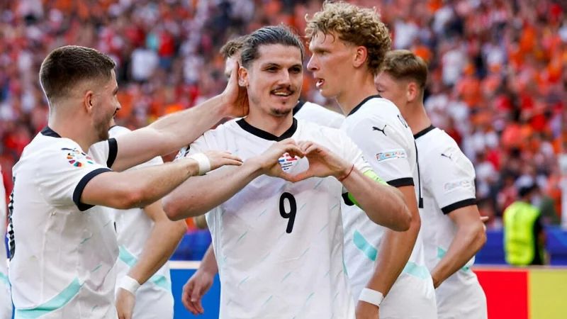 Áo chiến thắng ấn tượng với tỷ số 3-2, vượt mặt ĐT Hà Lan