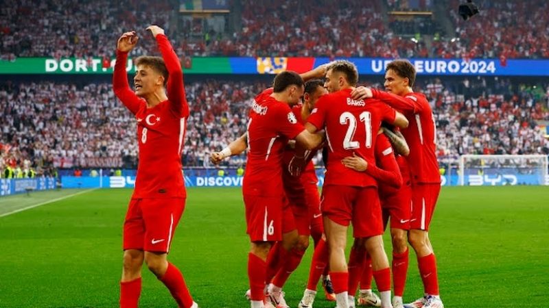 Đội tuyển Thổ Nhĩ Kỳ vỡ òa cảm xúc khi chiến thắng với tỷ số 2-1 tại Euro 2024