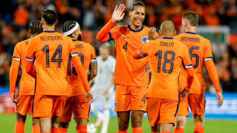 Cơn lốc màu da cam Hà Lan cuốn bay Romania để tiến vào vòng tứ kết Euro 2024