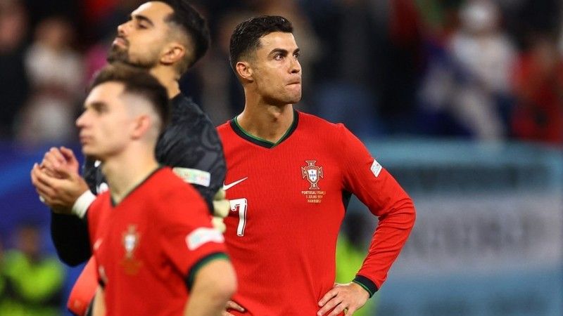 Ronaldo tiếc nuối chia tay giải đấu mùa EURO cuối cùng trong sự nghiệp bóng đá