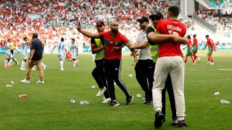 cảnh hỗn loạn ở trận Argentina và Maroc